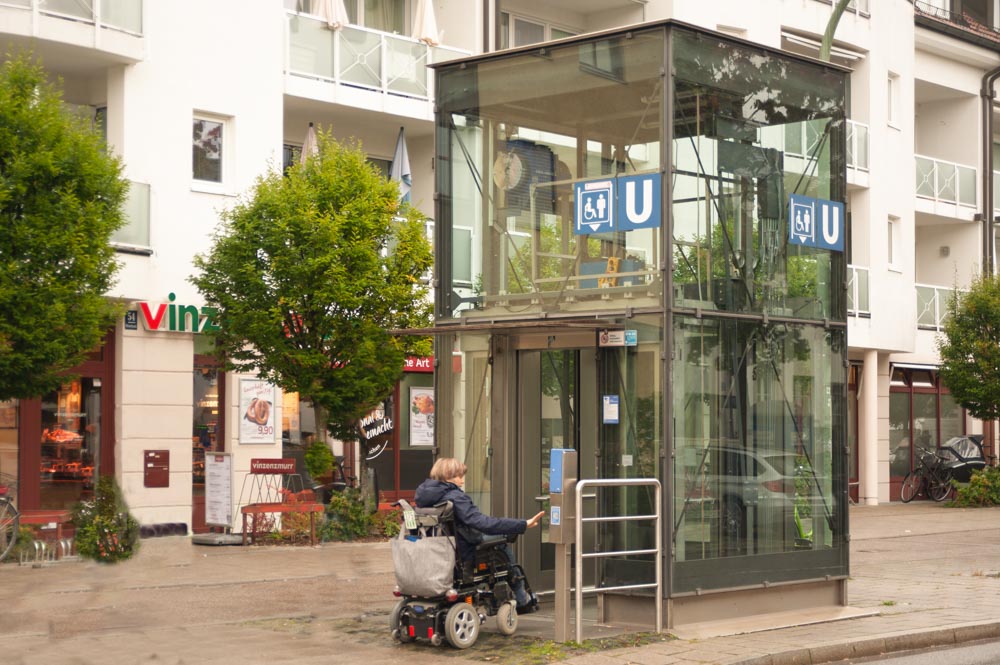 E-Rolli vor Lift